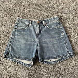 Size 4 Levi blue jean shorts